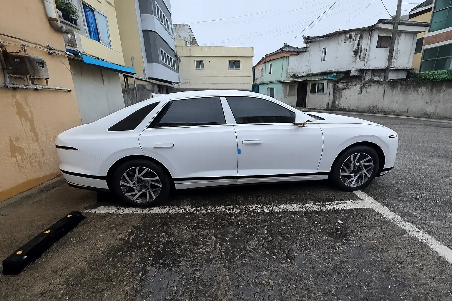 Hyundai (GN7) 2026 2/5