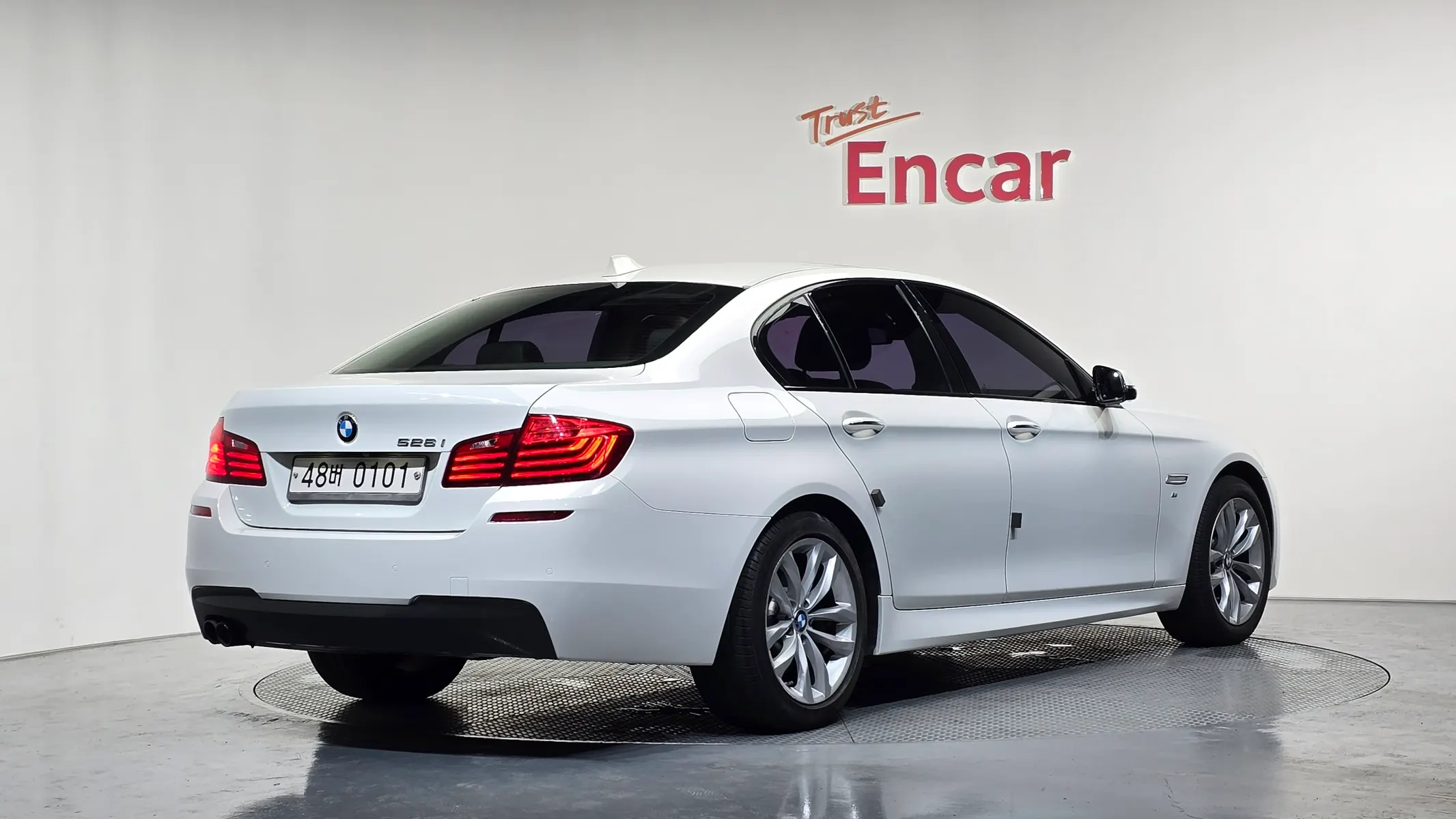BMW 5 Series (F10) 528i M 2016 2/34
