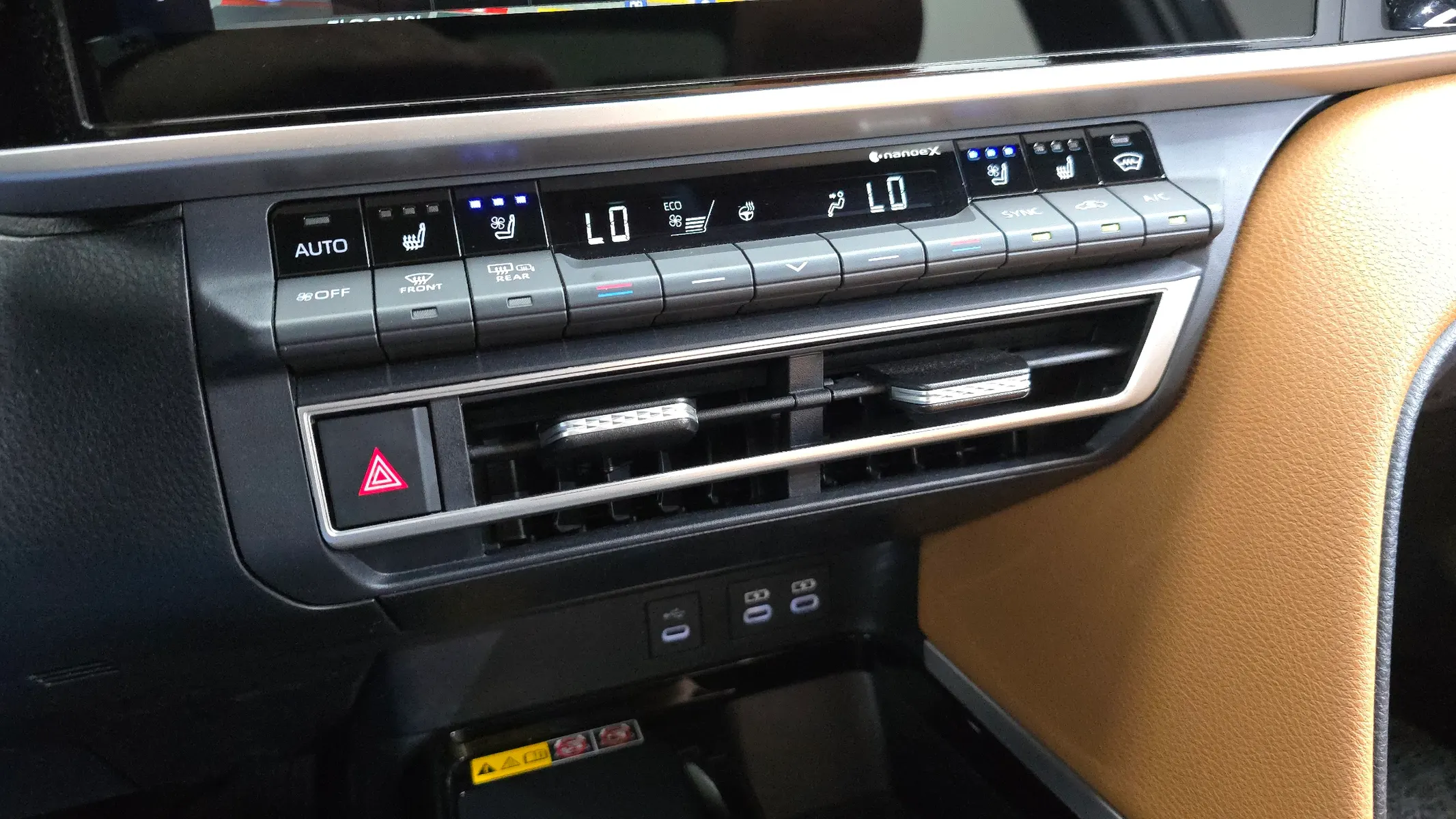 Toyota (XV80) 2.5 XLE 2025 31/32