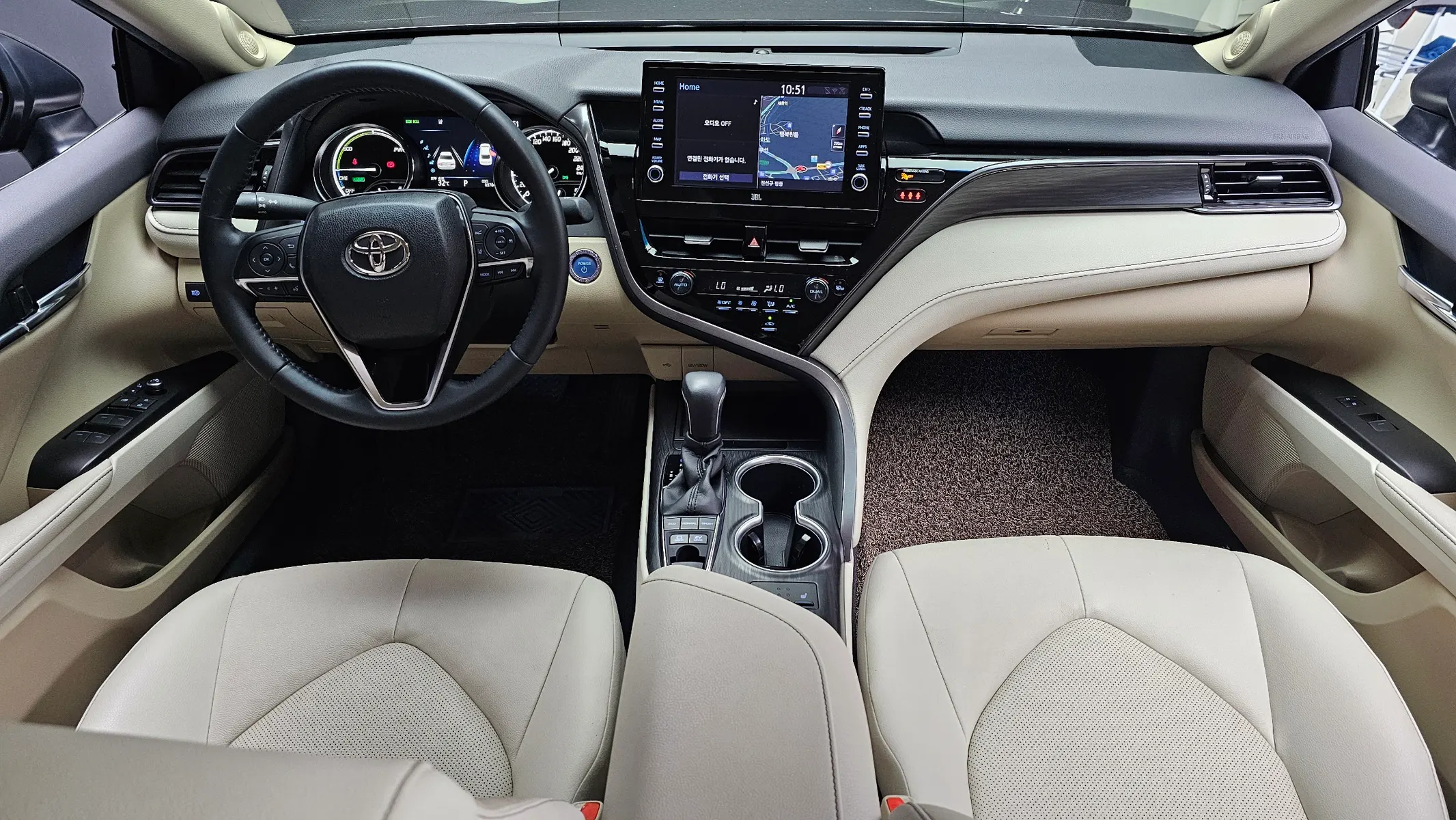 Toyota (XV70) 2.5 XLE 2022 4/5