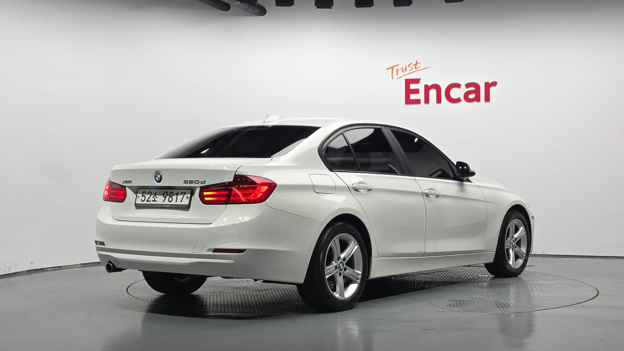 BMW 3 Series (F30) 320d xDrive 2013 2/31