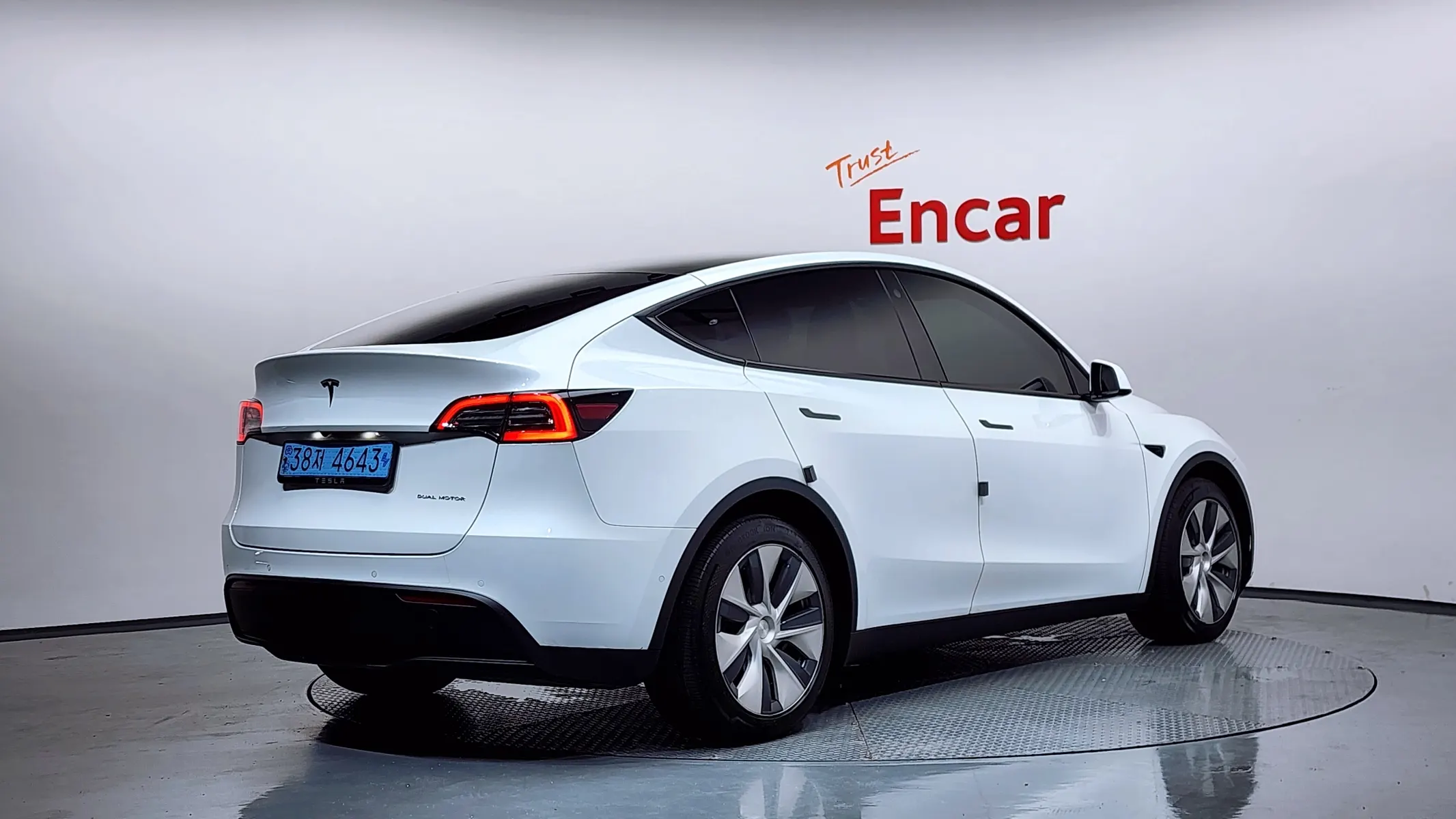 Tesla Y AWD 2021 2/35