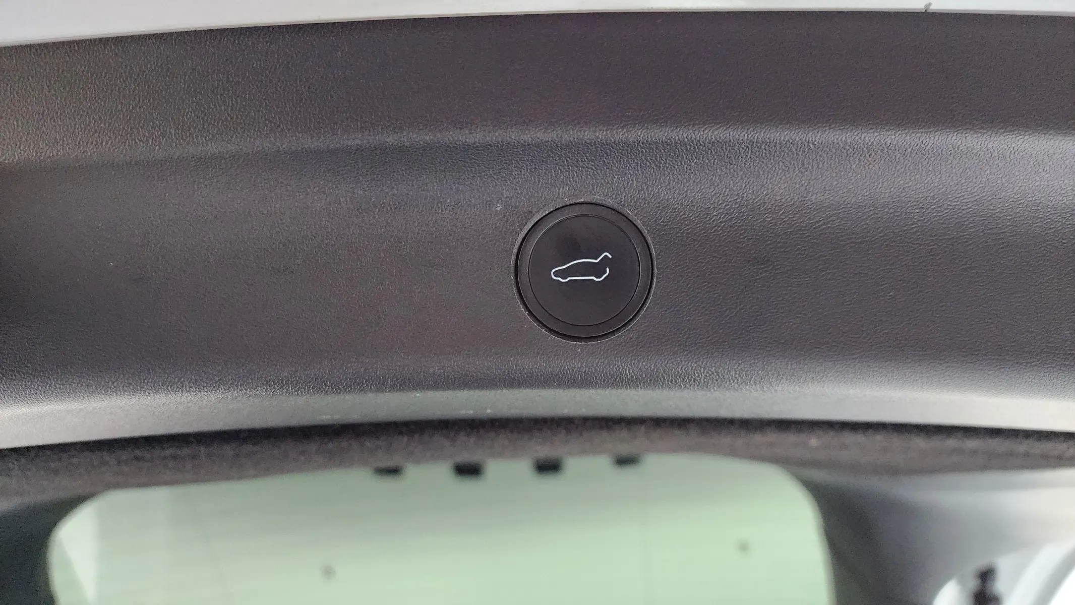 Tesla Y AWD 2021 34/35