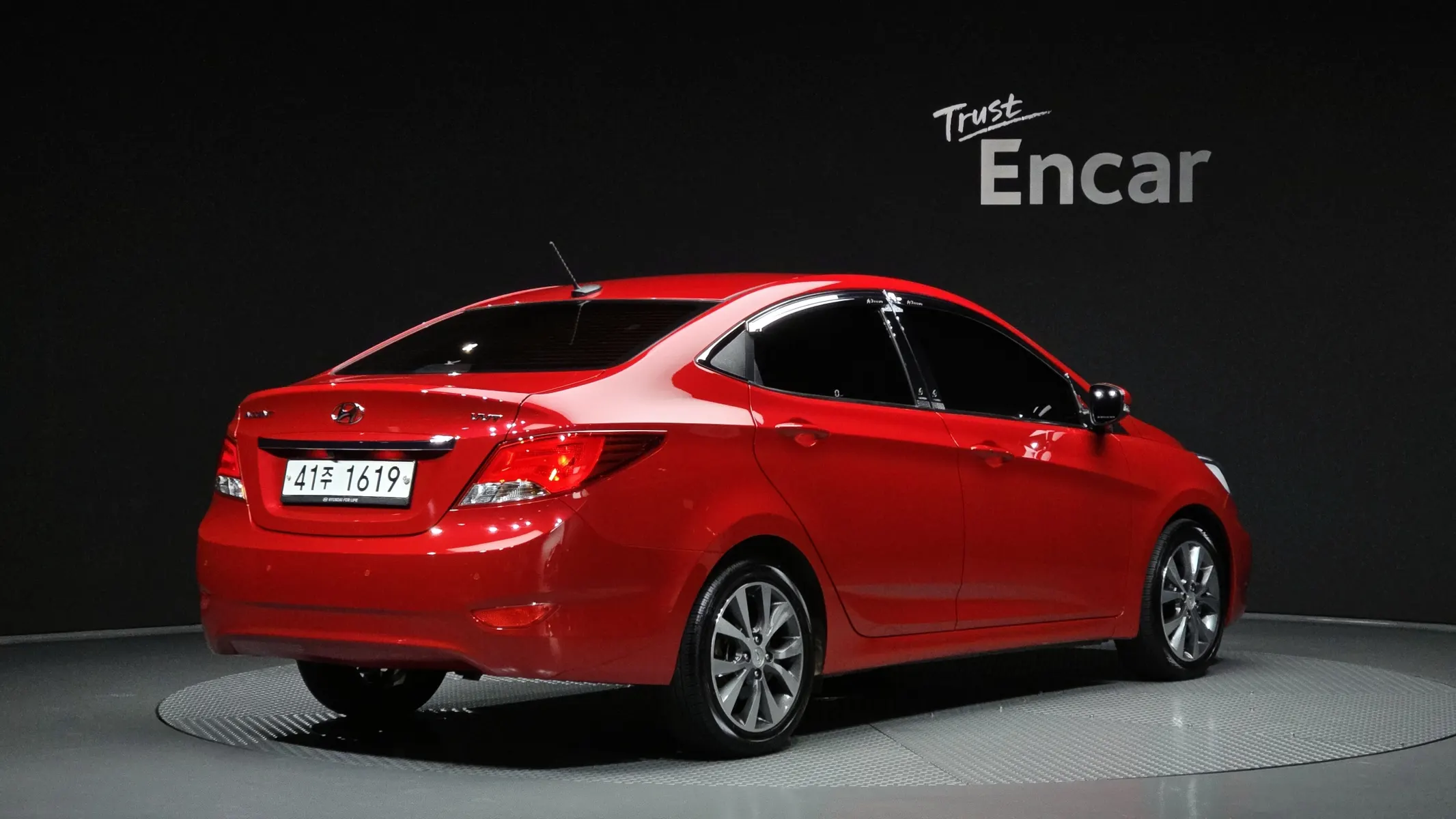 Hyundai () 1.4 VVT 2013 2/33