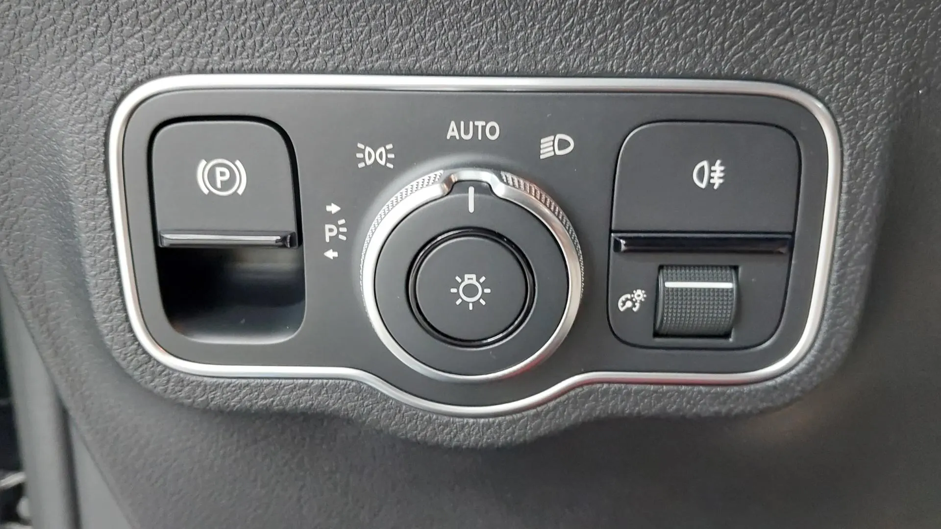 Mercedes-Benz EQB X243 EQB300 4MATIC 2025 20/21
