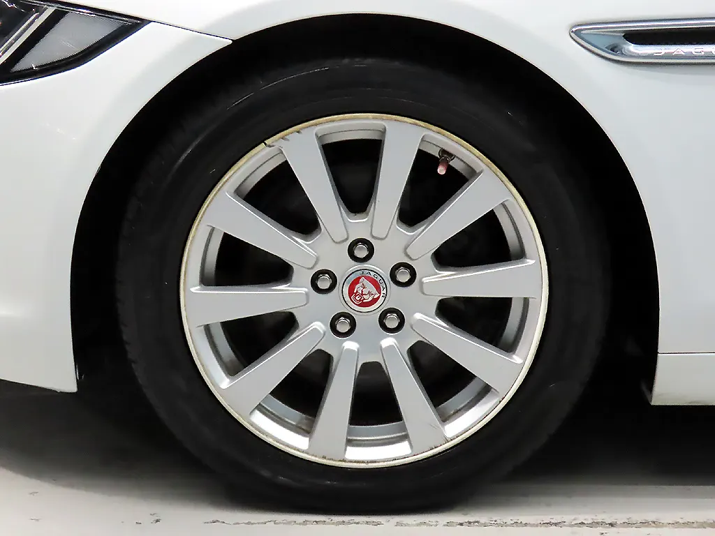Jaguar XE 20d 2015 20/21