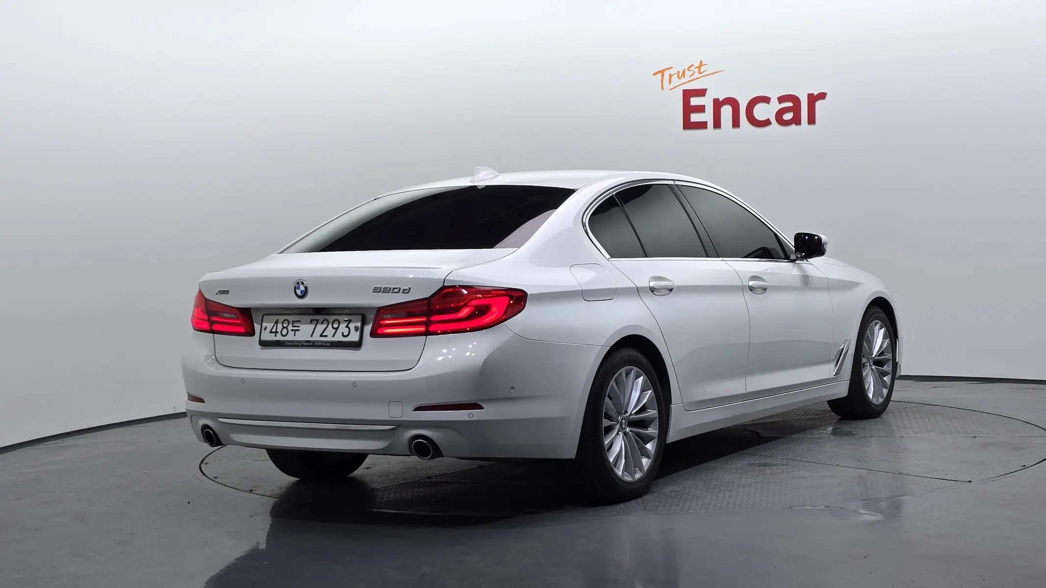 BMW 5 Series (G30) 520d xDrive 2019 2/35