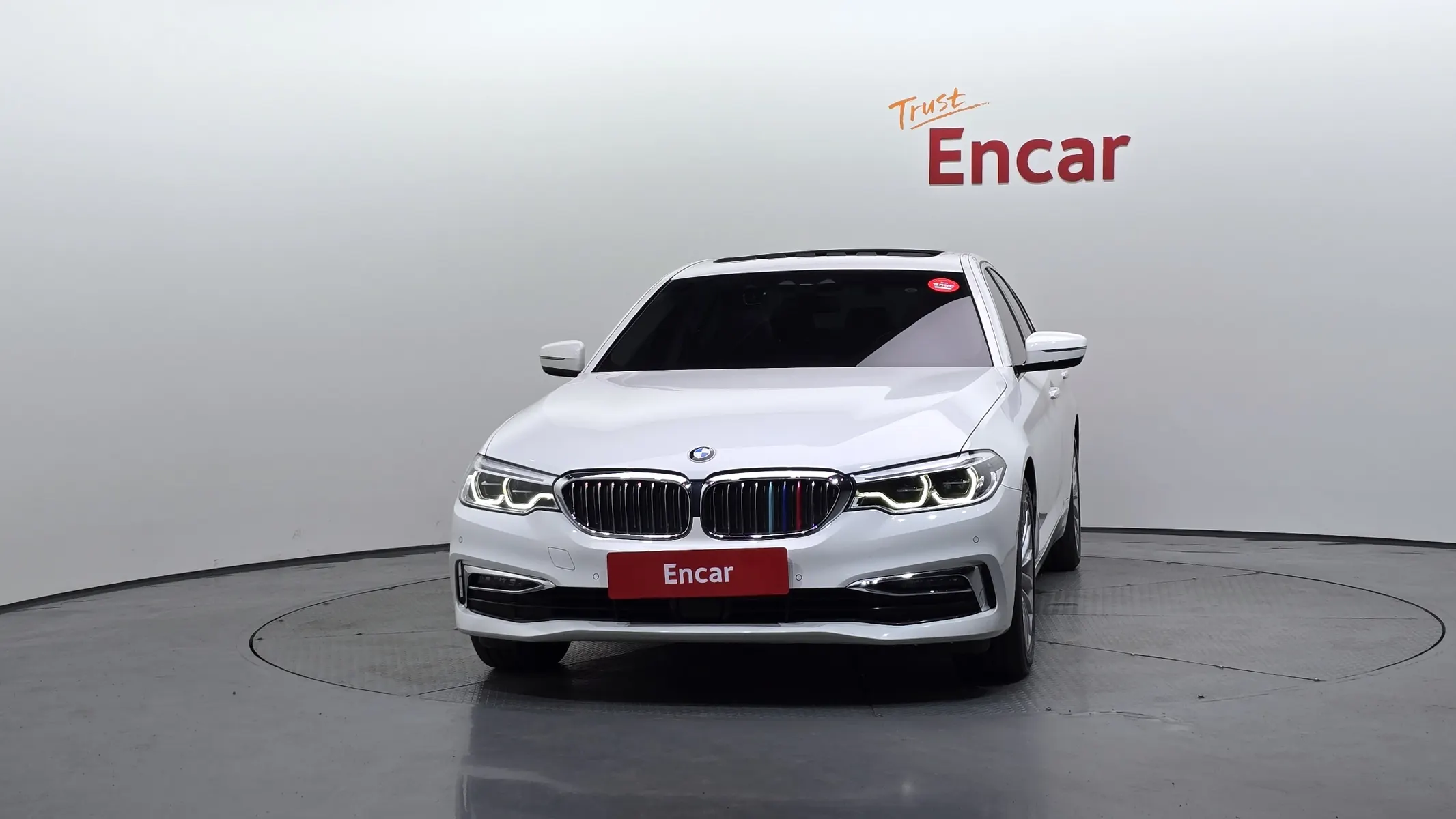 BMW 5 Series (G30) 520d xDrive 2019 3/35