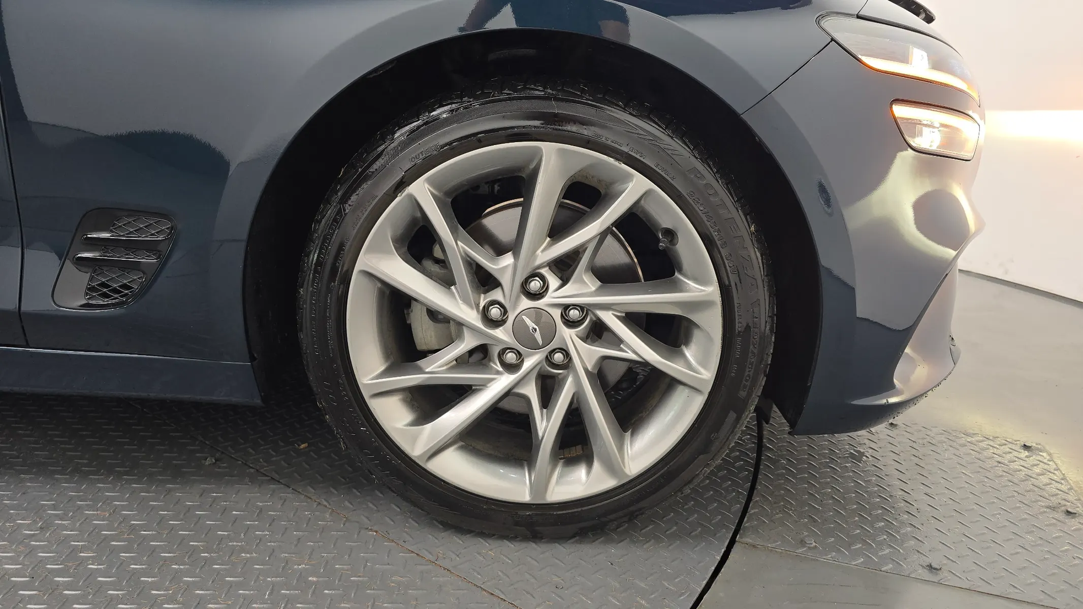 Genesis G70 2.0T 2WD 2021 32/33