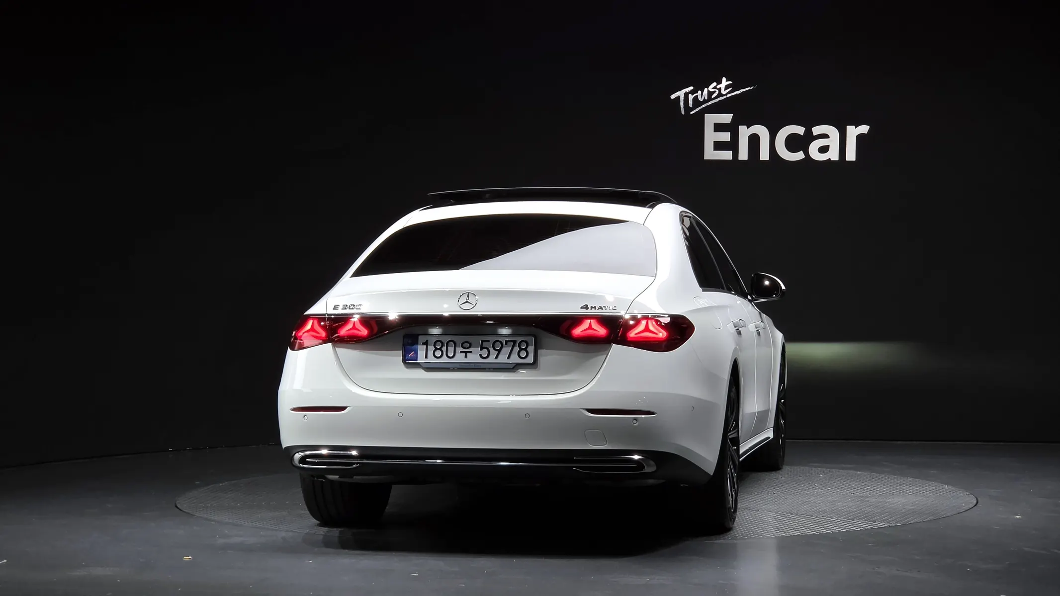 Mercedes-Benz E-Class W214 E300 4MATIC 2025 3/32