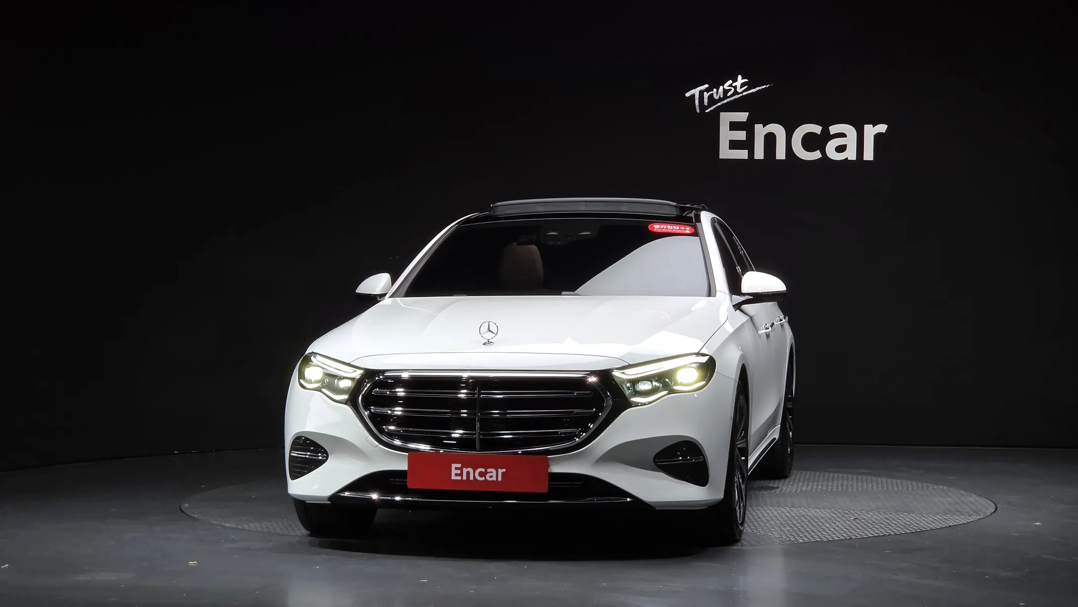 Mercedes-Benz E-Class W214 E300 4MATIC 2025 2/32