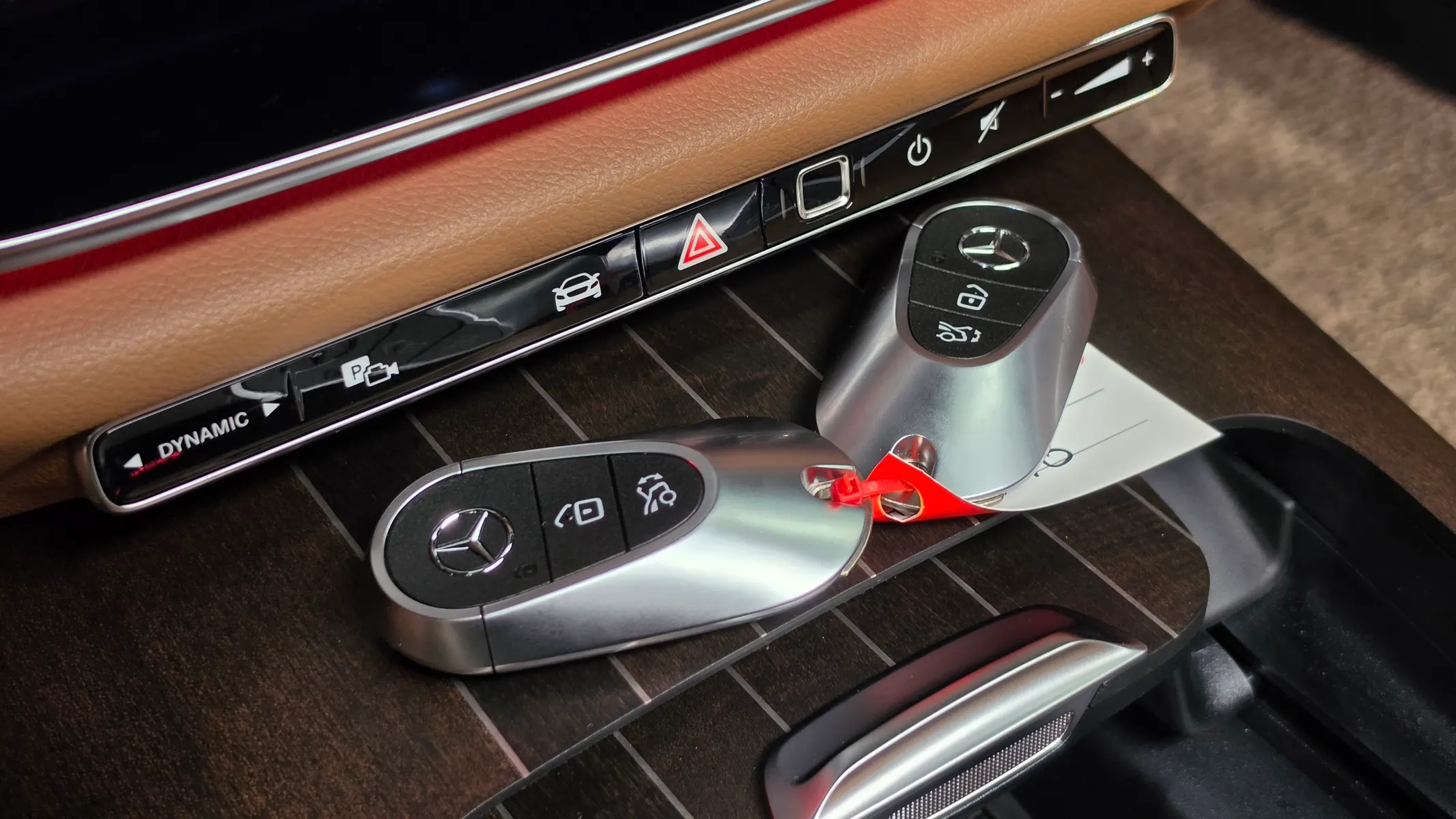 Mercedes-Benz E-Class W214 E300 4MATIC 2025 31/32