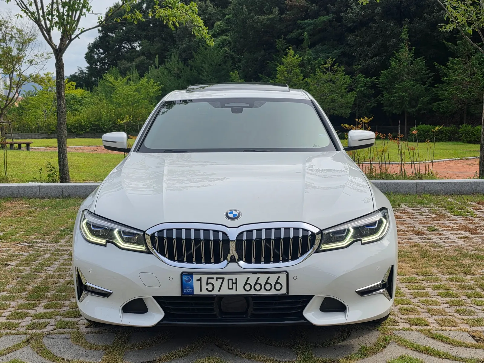 BMW 3 Series (G20) 330i 2019 2/18