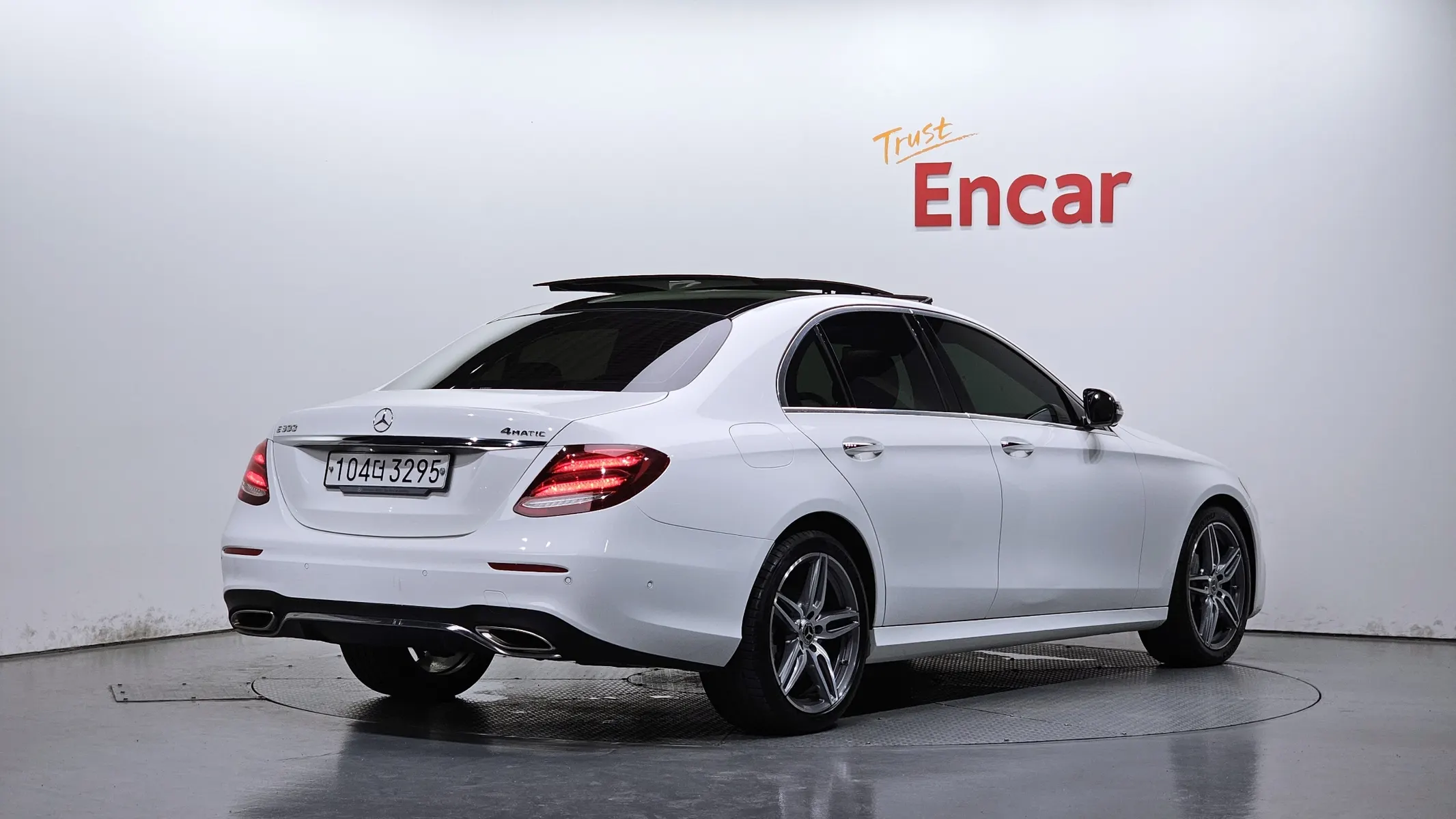 Mercedes-Benz E-Class W213 E300 4MATIC AMG Line 2019 2/21