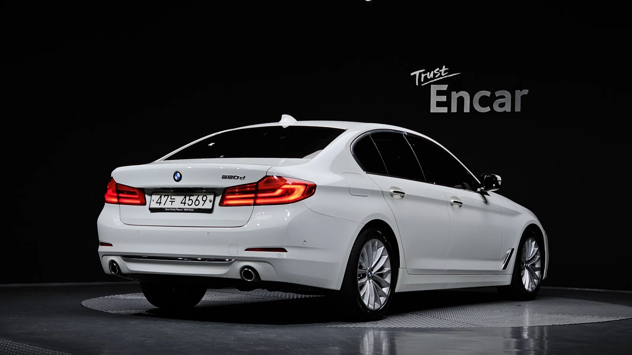 BMW 5 Series (G30) 520d 2018 2/34