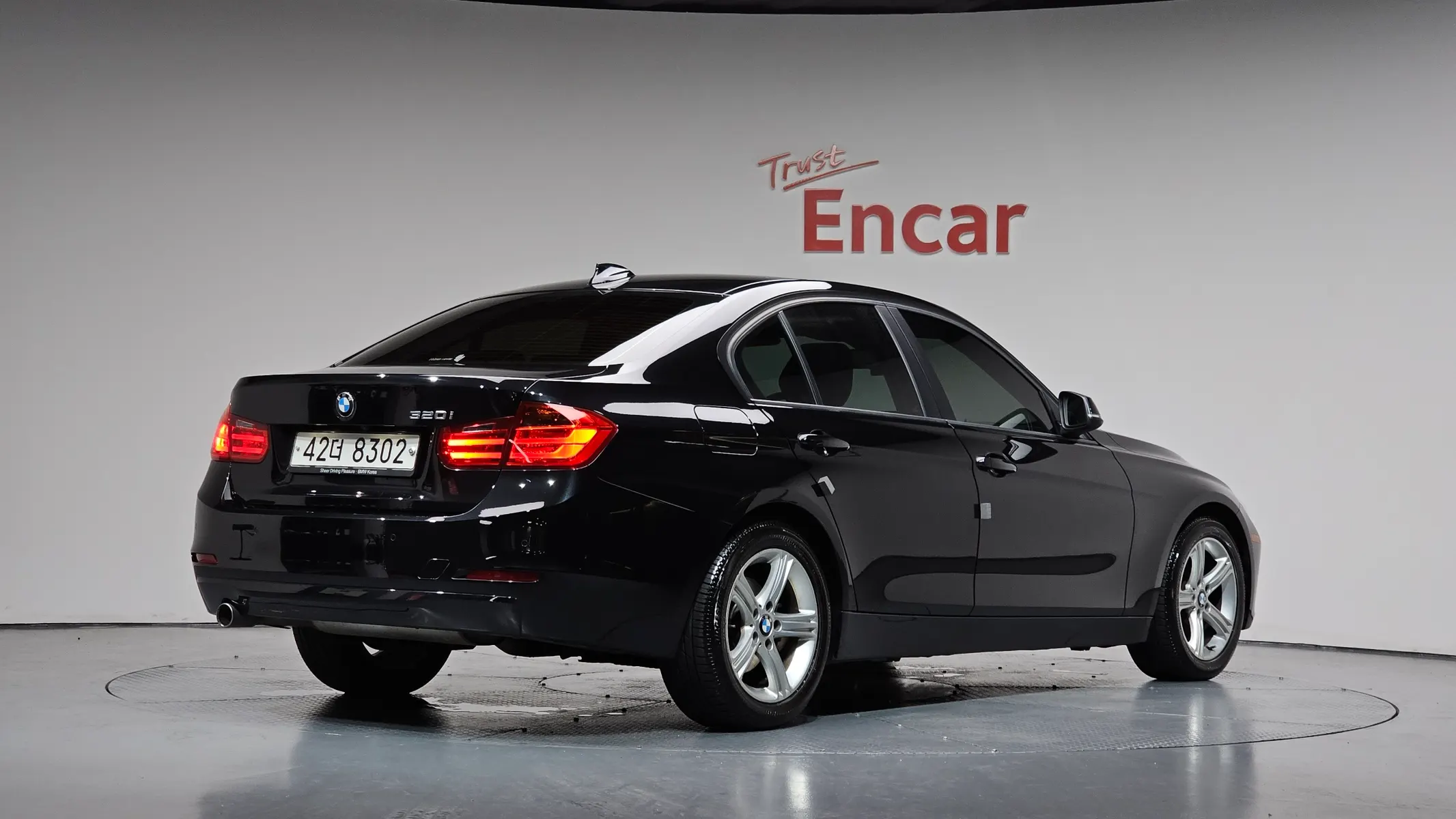 BMW 3 Series (F30) 320i 2014 2/35