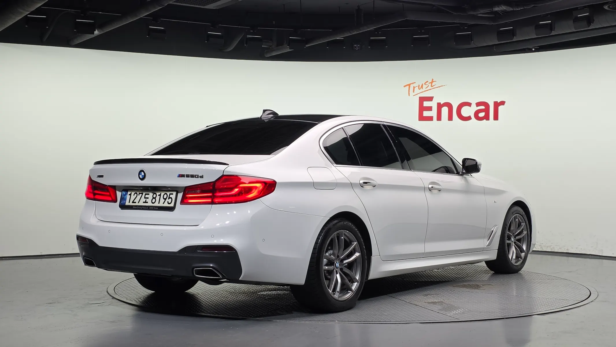 BMW 5 Series (G30) 520d xDrive M 2018 2/38