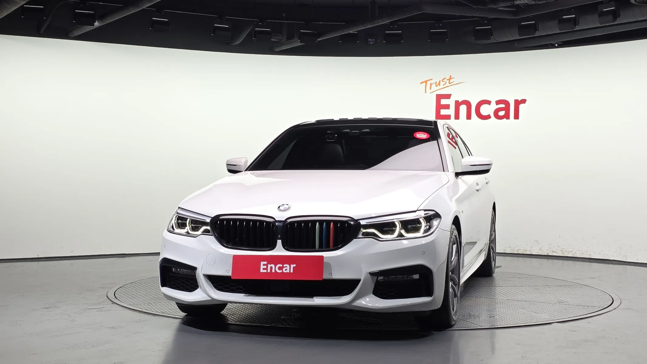 BMW 5 Series (G30) 520d xDrive M 2018 3/38