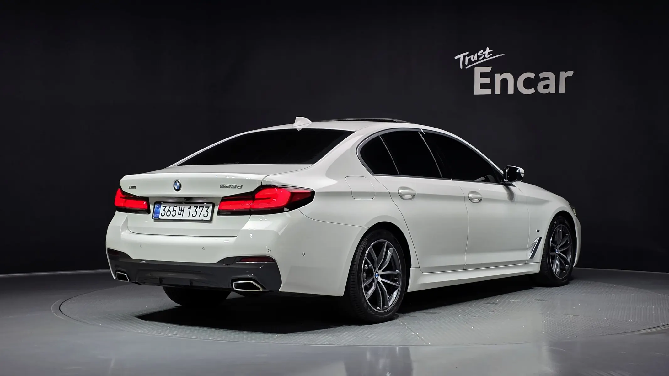 BMW 5 Series (G30) 523d xDrive M 2023 2/21