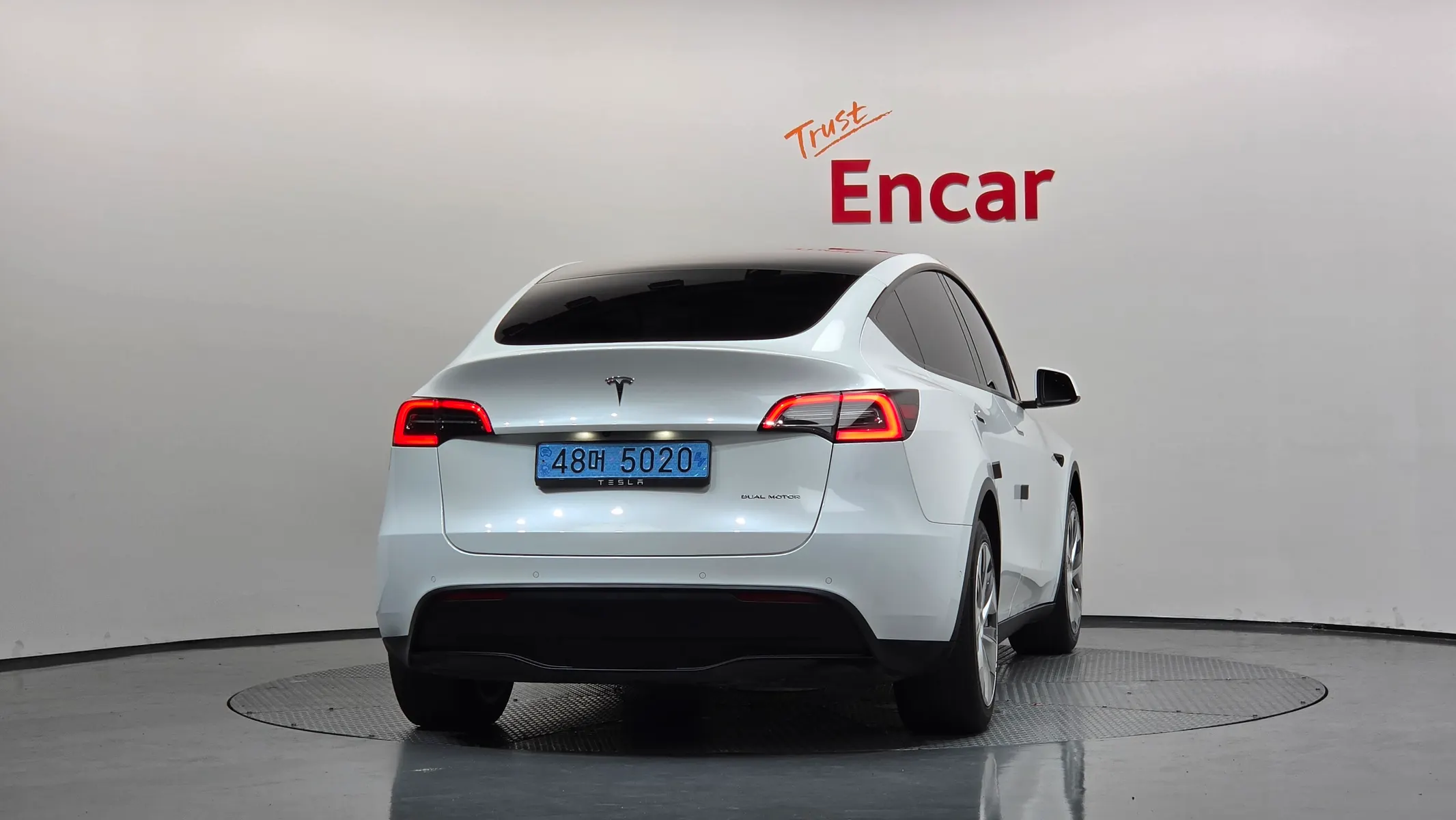 Tesla Y AWD 2021 3/5