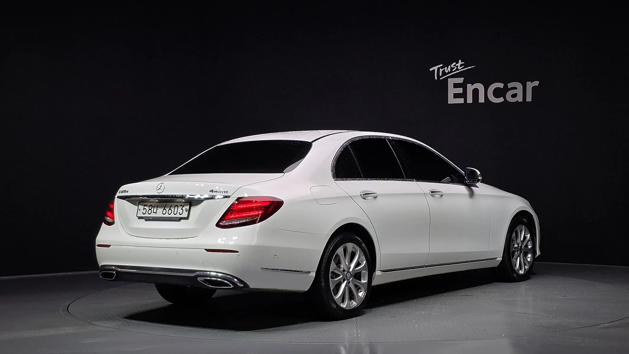 Mercedes-Benz E-Class W213 E220d 4MATIC 2017 2/35
