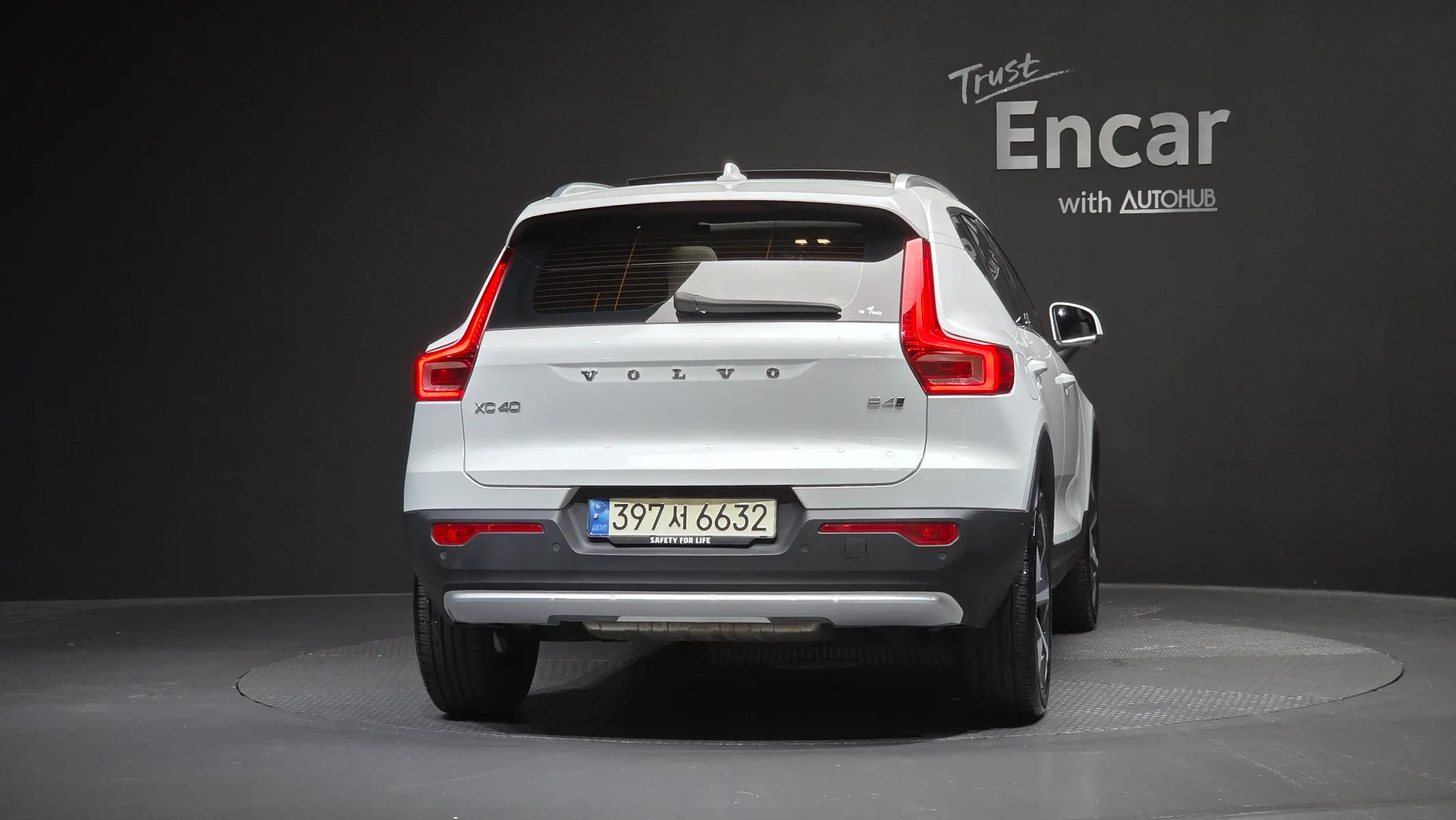 Volvo XC40 B4 2023 3/5
