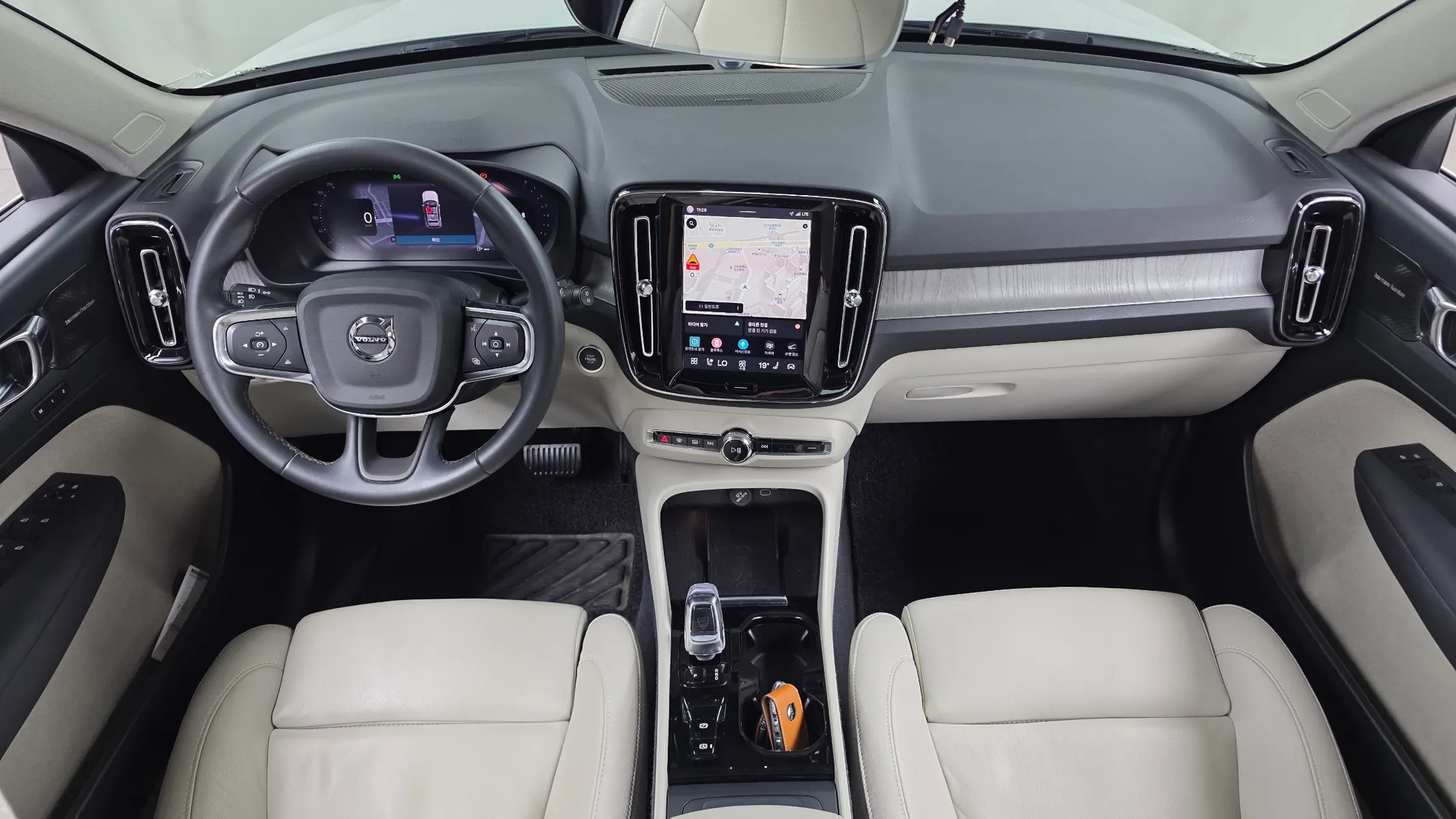 Volvo XC40 B4 2023 4/5