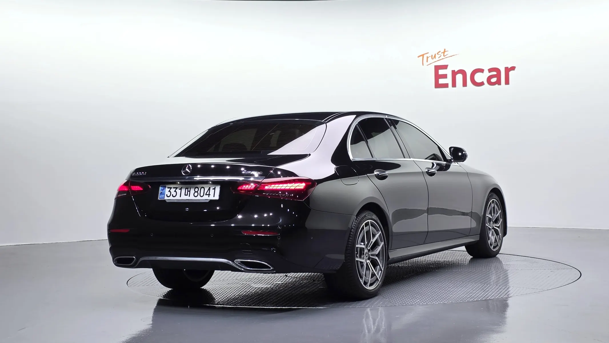 Mercedes-Benz E-Class W213 E220d 4MATIC AMG Line 2022 2/33