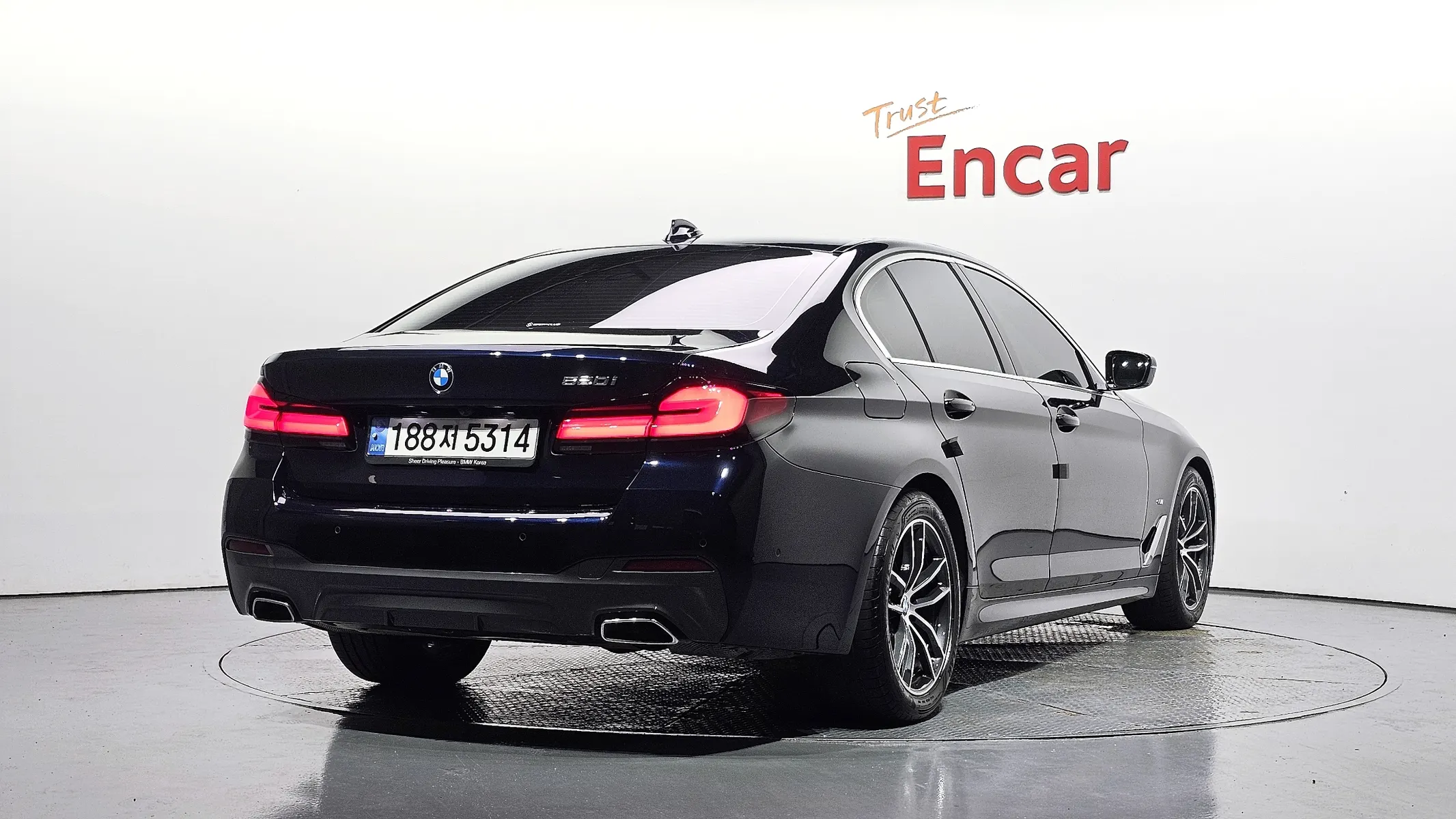 BMW 5 Series (G30) 520i M 2022 2/38