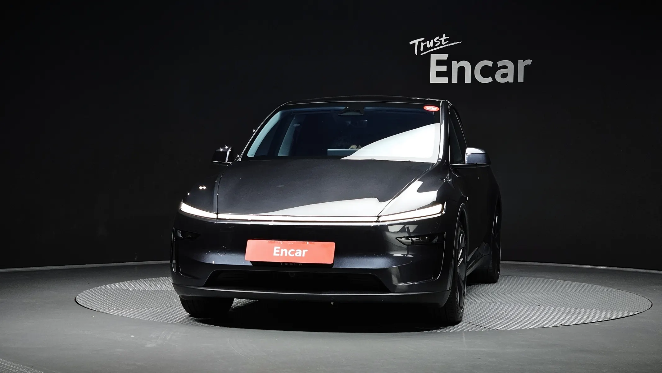 Tesla Y AWD 2025 2/5