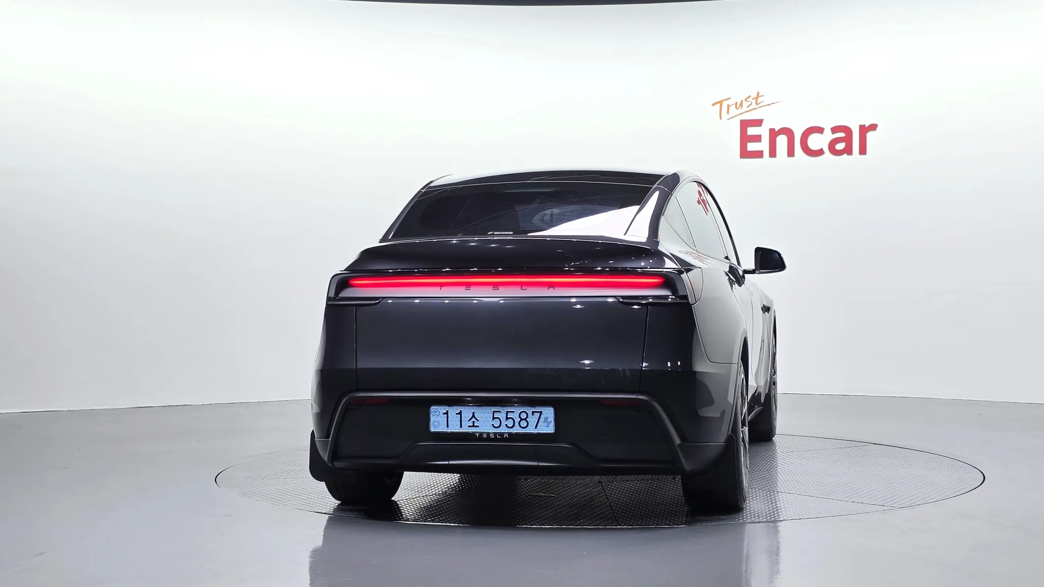 Tesla Y RWD 2025 3/5