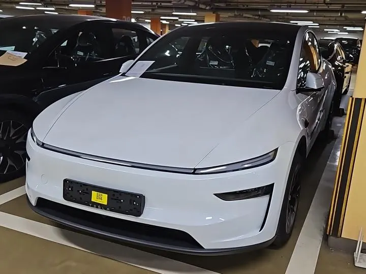 Tesla Y L AWD 2026 3/15