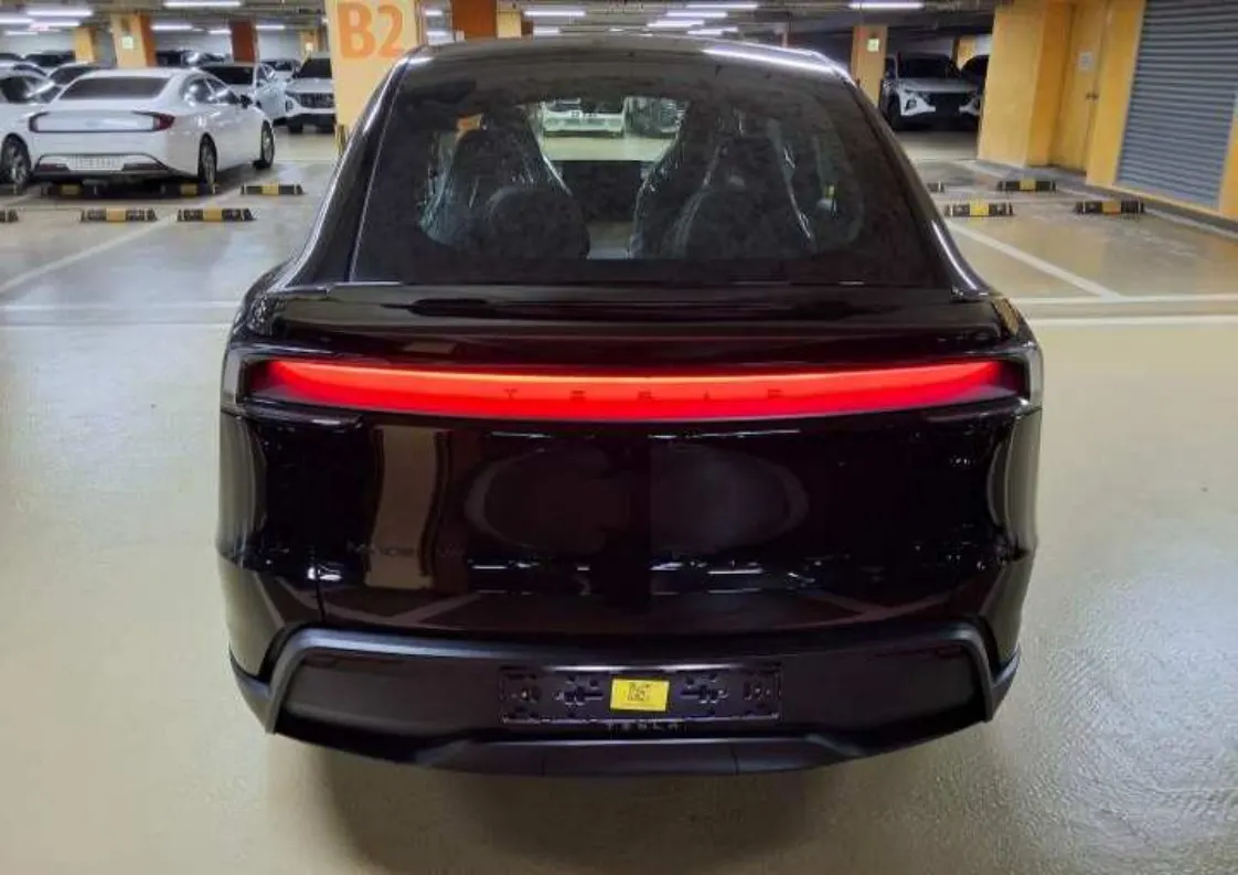Tesla Y L AWD 2026 3/15