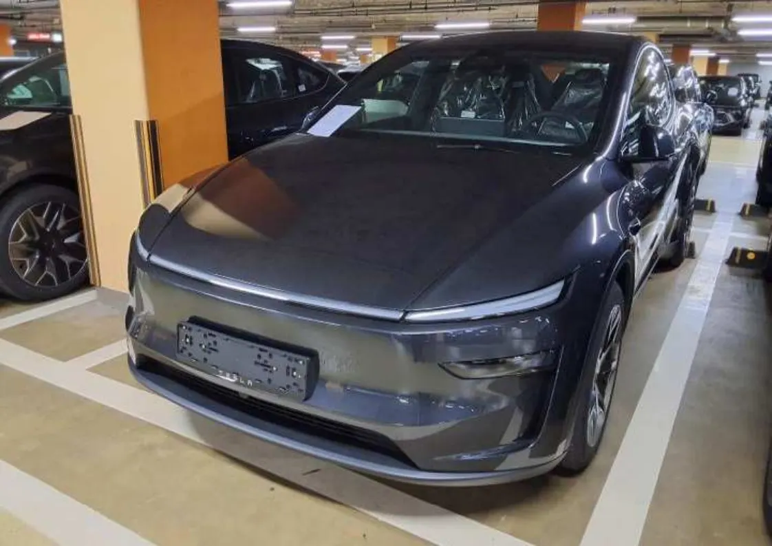 Tesla Y L AWD 2026 2/15