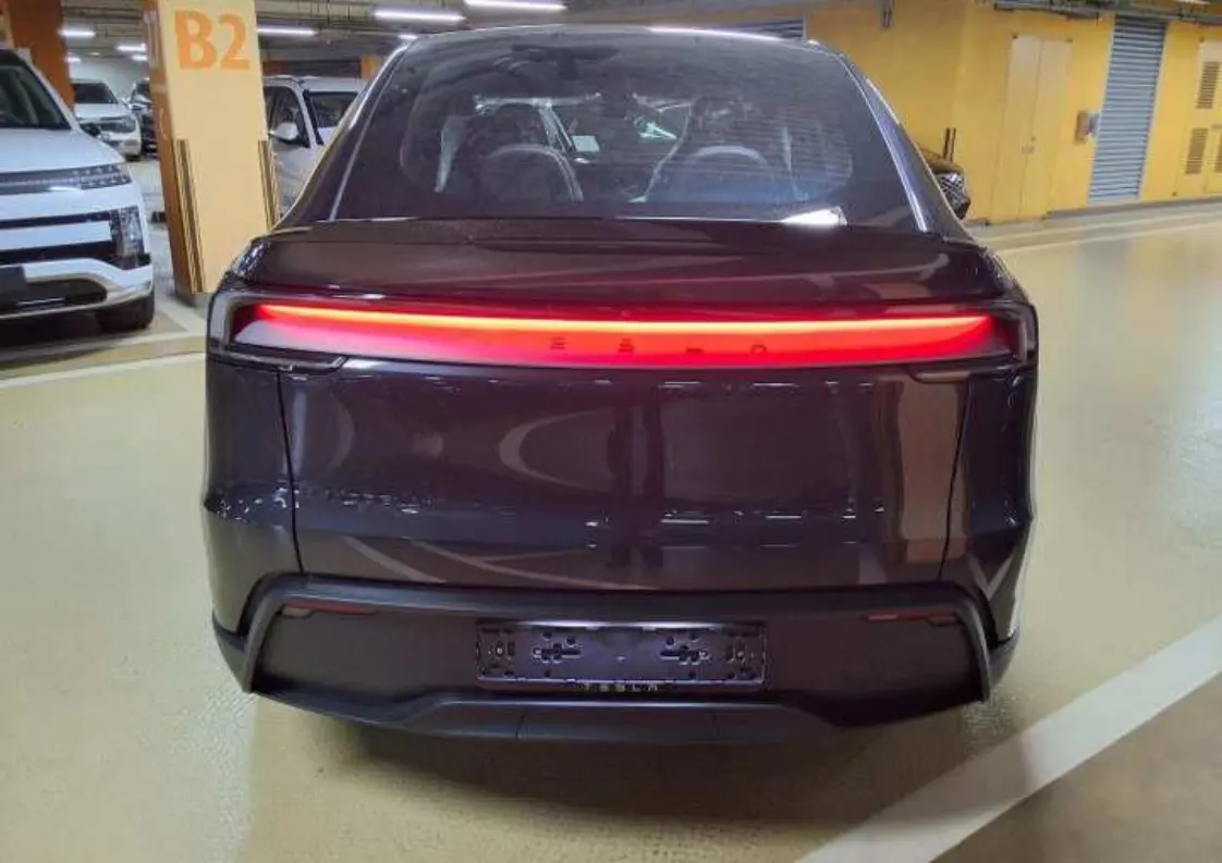 Tesla Y L AWD 2026 3/15