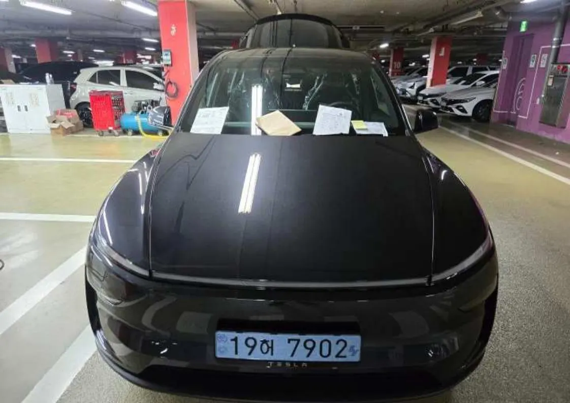 Tesla Y L AWD 2026 14/15