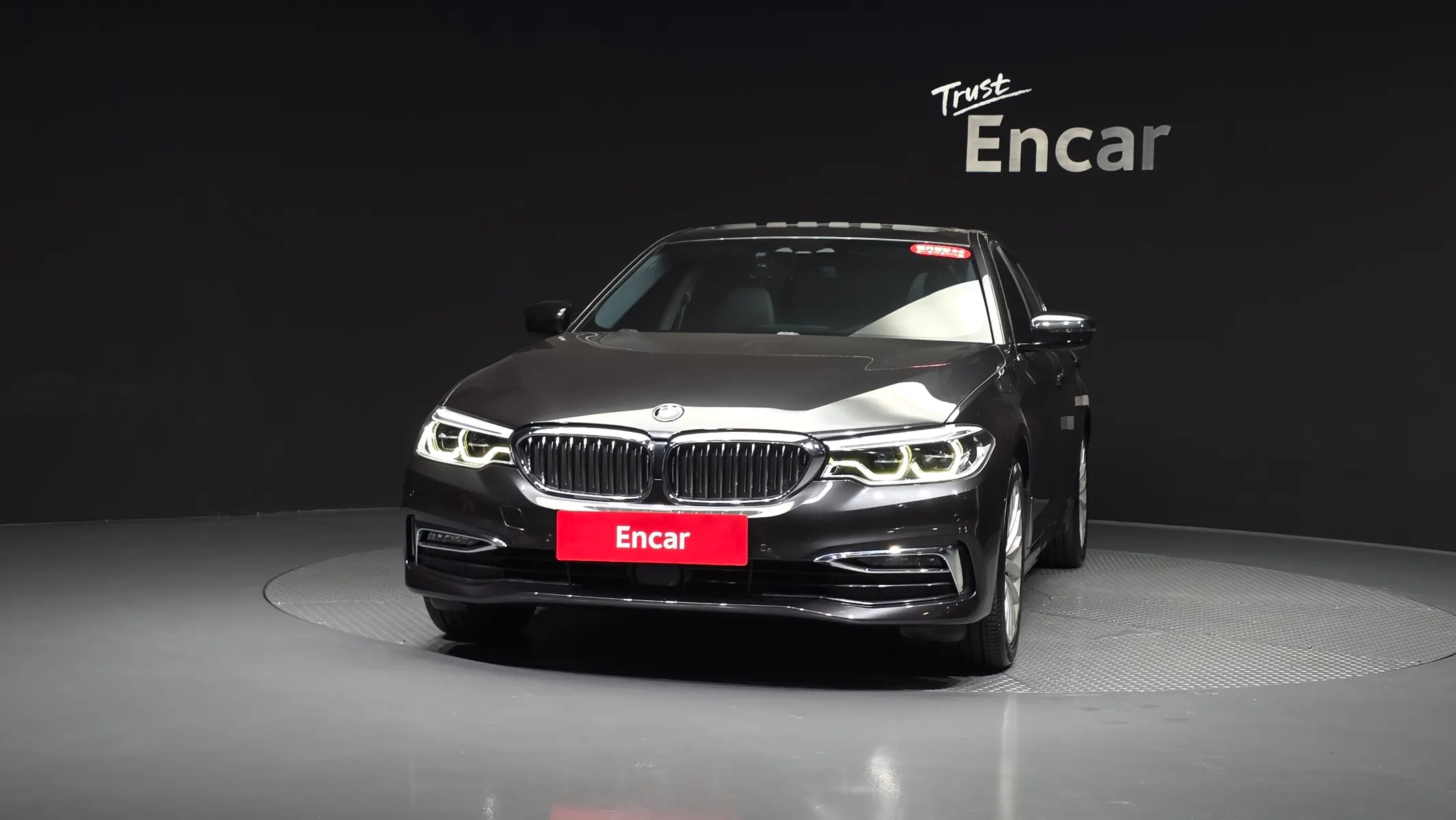 BMW 5 Series (G30) 520d xDrive 2019 2/33