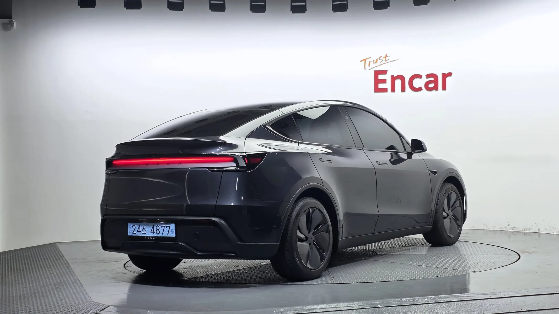 Tesla Y RWD 2026 2/38