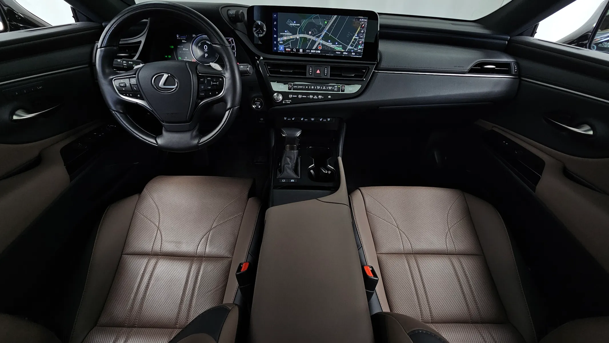 Lexus ES300h 7 2025 4/5