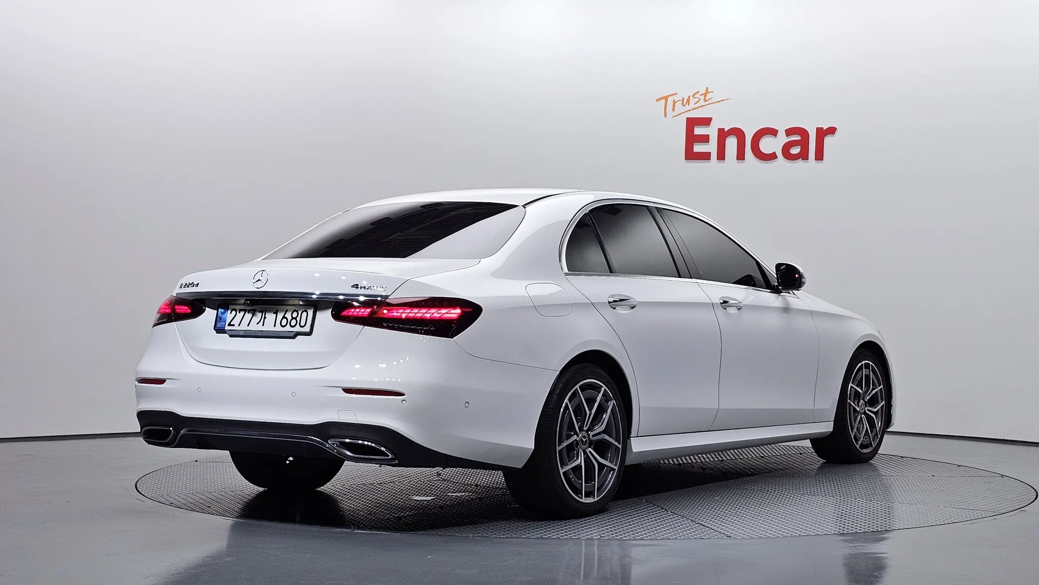 Mercedes-Benz E-Class W213 E220d 4MATIC AMG Line 2021 2/38