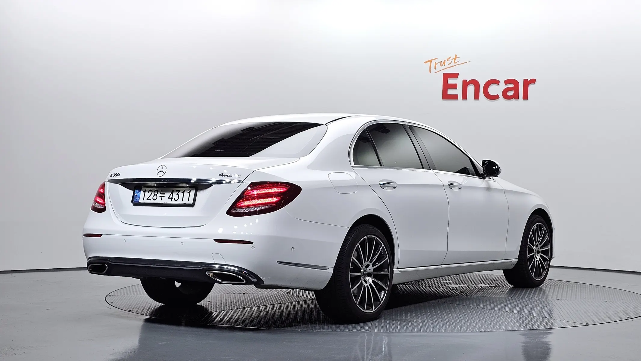 Mercedes-Benz E-Class W213 E300 4MATIC 2017 2/40