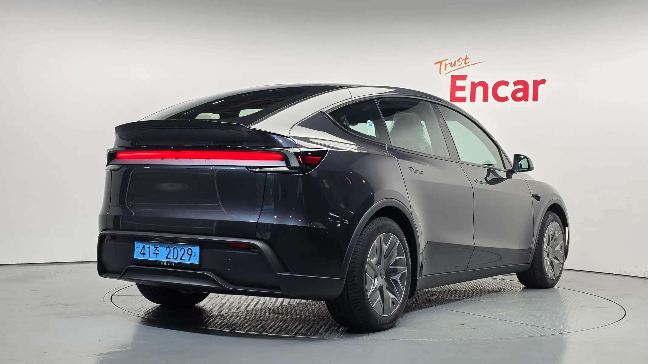 Tesla Y L AWD 2026 2/33
