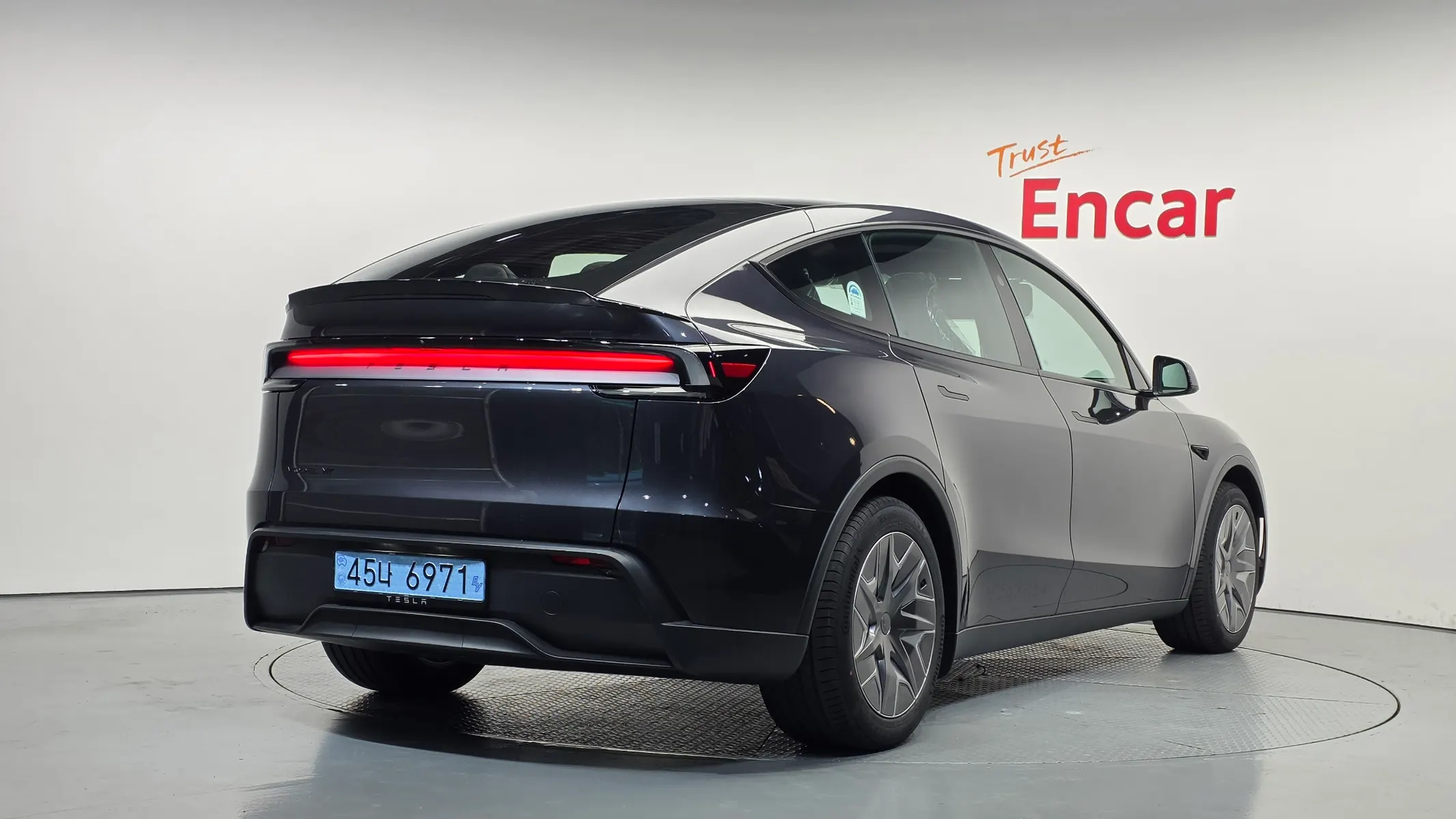 Tesla Y L AWD 2026 2/33