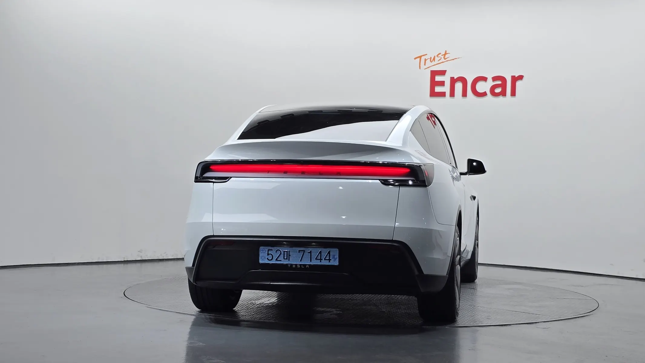 Tesla Y RWD 2026 3/5