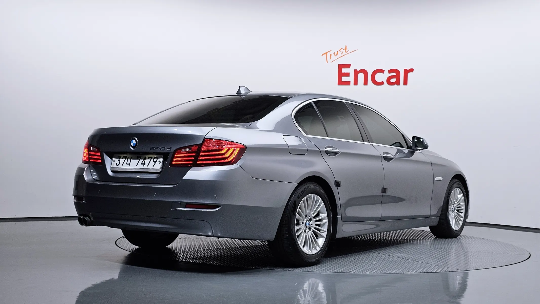BMW 5 Series (F10) 520d 2013 2/21