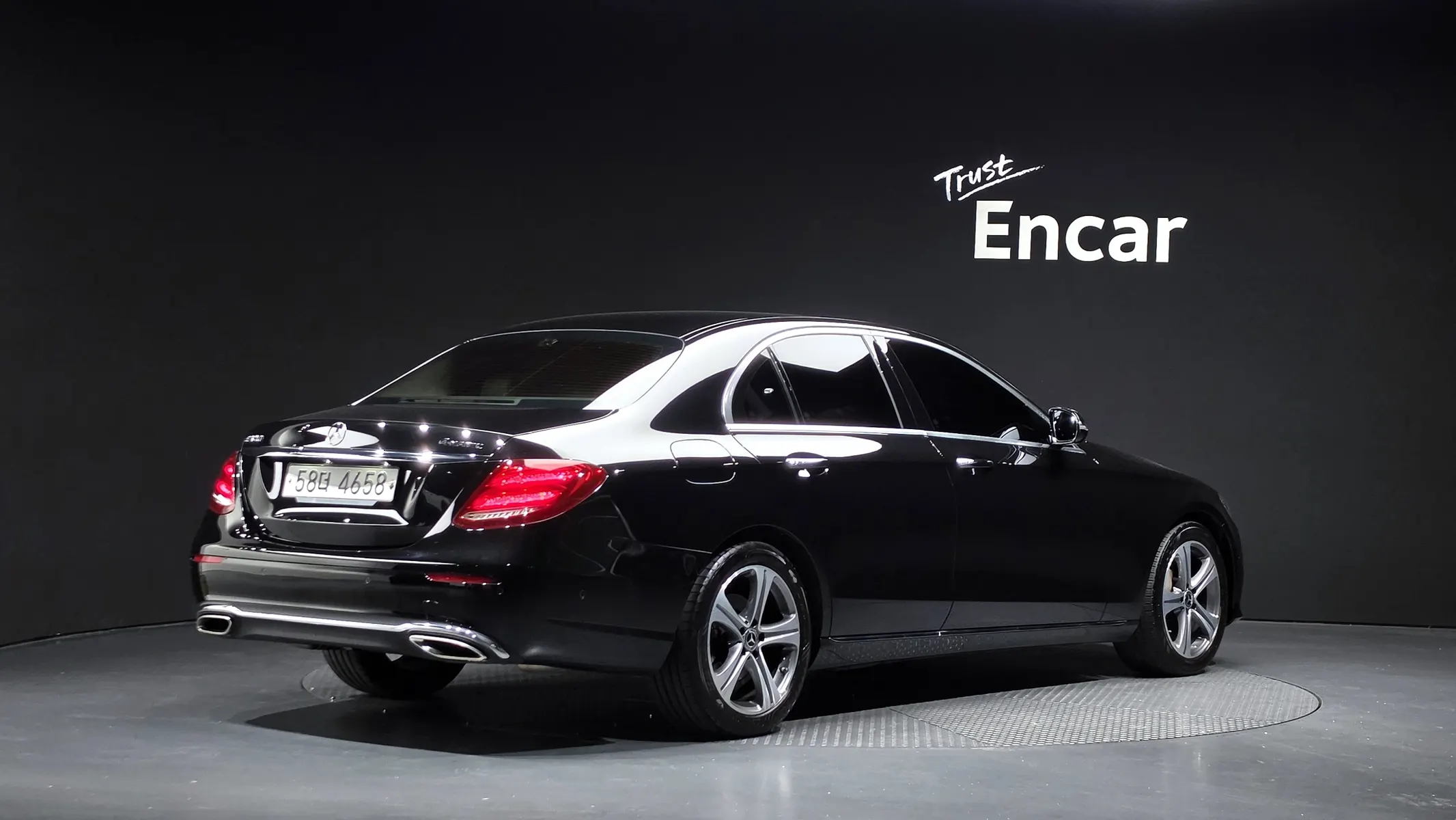 Mercedes-Benz E-Class W213 E300 2018 2/33
