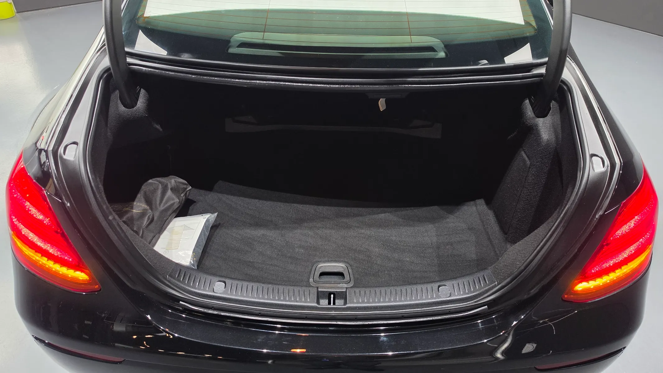Mercedes-Benz E-Class W213 E300 2018 32/33