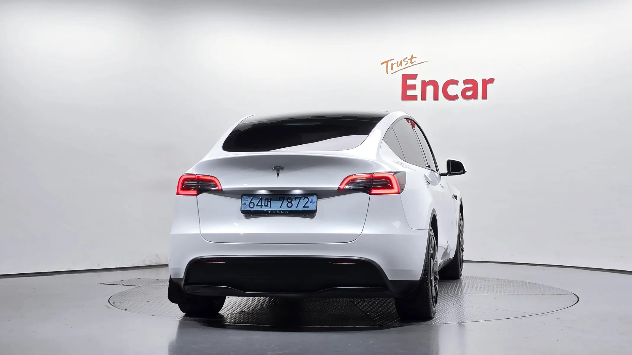 Tesla Y RWD 2023 3/5