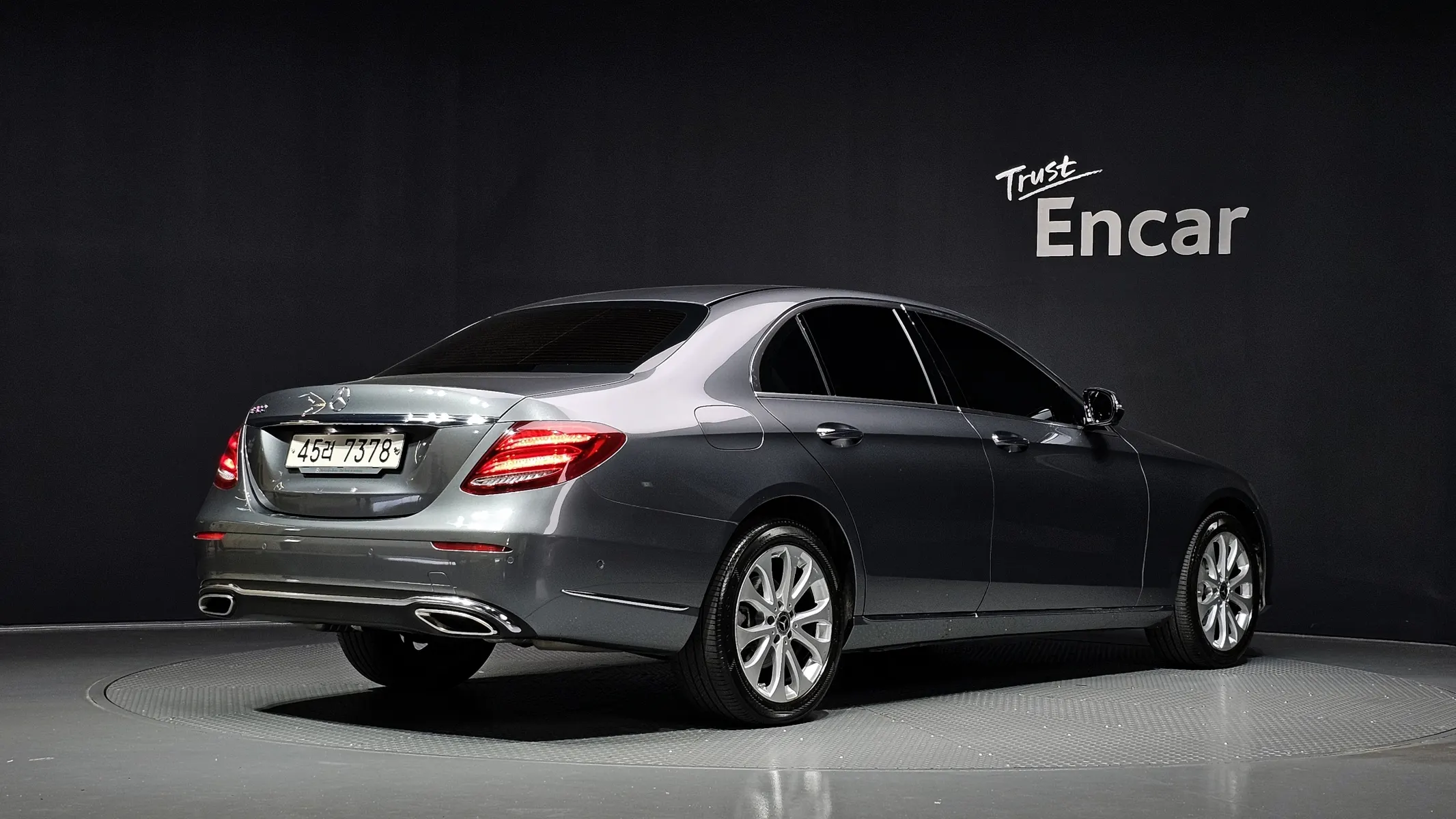 Mercedes-Benz E-Class W213 E300 2018 2/34