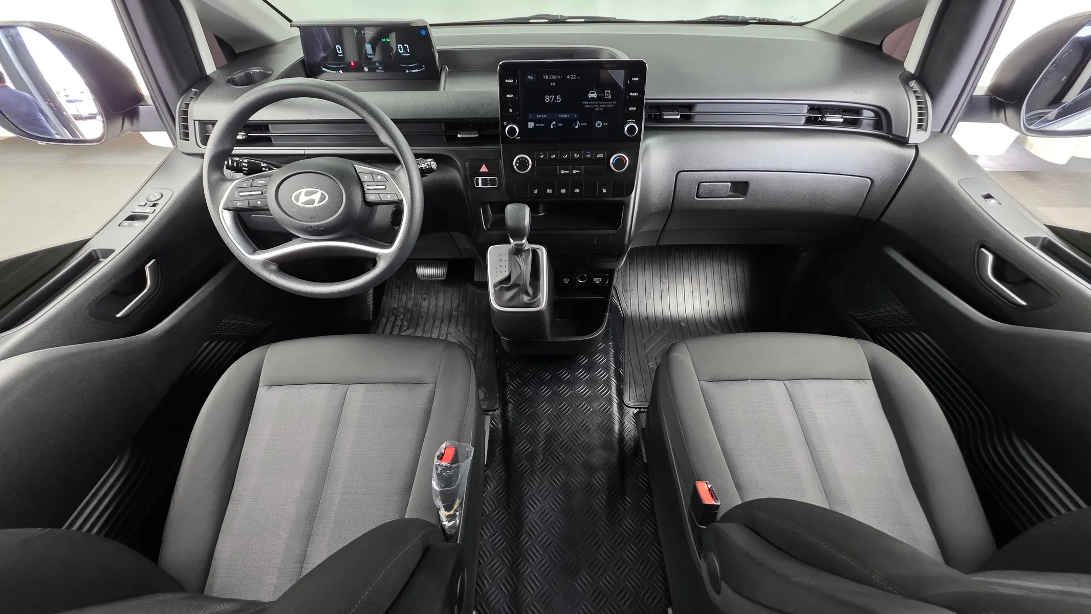 Hyundai Staria 5 2025 4/5